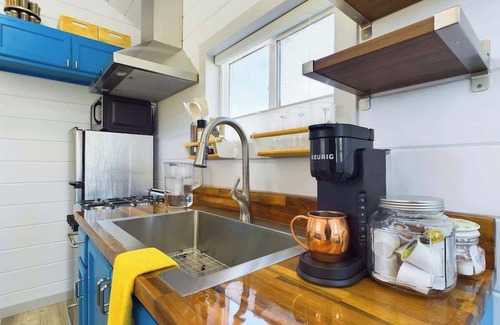 Rohnerville Apartment | Tiny Home Big yard Su