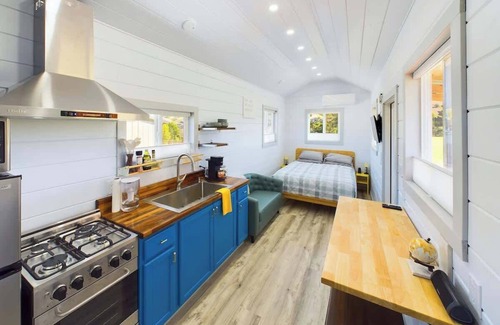 Rohnerville Apartment | Tiny Home Big yard Su