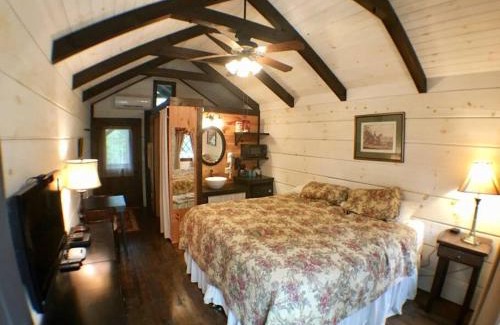 Sevierville House | Tiny Home Cottage Near the Smokies #1 Olga