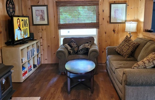 Norland Cottage | Tiny Home Cozy Cabin in Kawartha Lakes