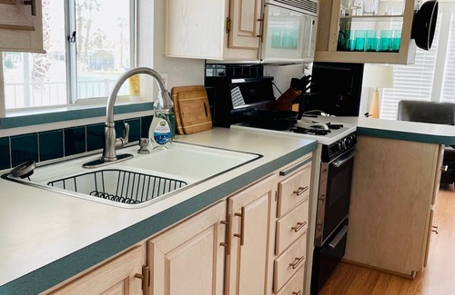 Desert Hot Springs House | Tiny Home Desert Hot Springs Resort Lakeview Pools fitness room, WiFi