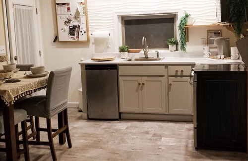 North East Cottage | Tiny Home Guest House - just steps to Lake Erie