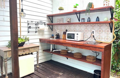 Bearss Plaza Apartment | Tiny Home Hideaway | Patio Pet-Friendly