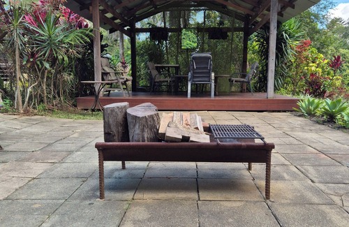 Kuranda Apartment | Tiny home in the rainforest. Relax with the Wallabies and abundant birdlife,