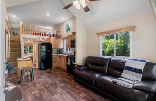 Ashford House | Tiny Home @ Mt. Rainier with hot tub, fireplace, and WiFi