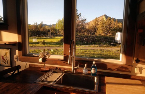 Terrebonne House | Tiny home perfect base camp for Smith Rock State Park & Deschutes Co.