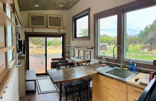Terrebonne House | Tiny home perfect base camp for Smith Rock State Park & Deschutes Co.