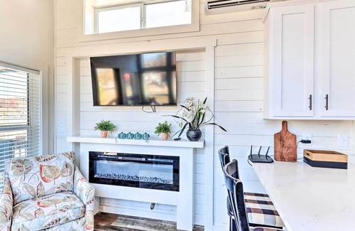 Morganton House | Tiny Home Retreat w/Fire Pit ~ 3 Mi to Lake!
