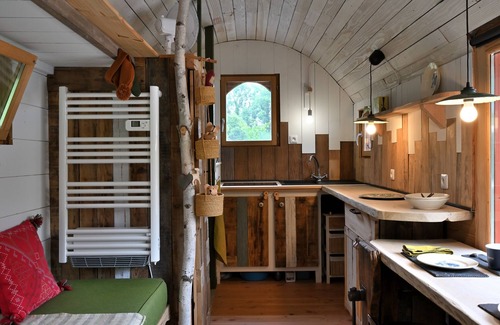 Arrien-en-Bethmale House | Tiny Home 'Roulotte Appoline' with Mountain View, Private Terrace and Private Garden