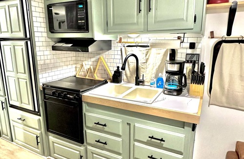 Leeds House | Tiny Home RV near Zion National Park! #24C
