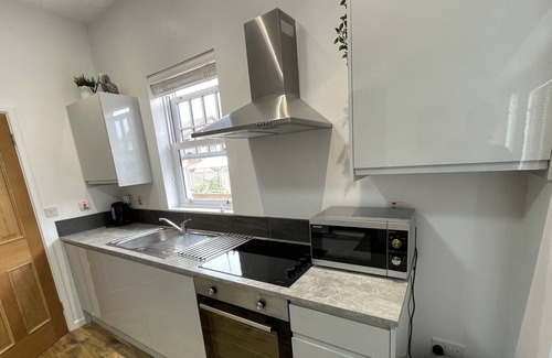 Caldicot Apartment | Tiny Home.Super fast wi-fi.Parking.Work from home.10min M48/49 Bridges.Cosy area