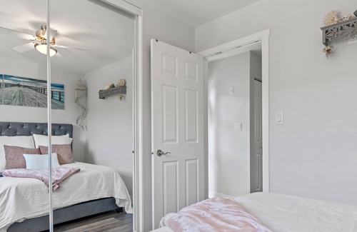 Vernon House | Tiny home · Swan Lake Tiny Home - Pool, Hot Tub & Lake access