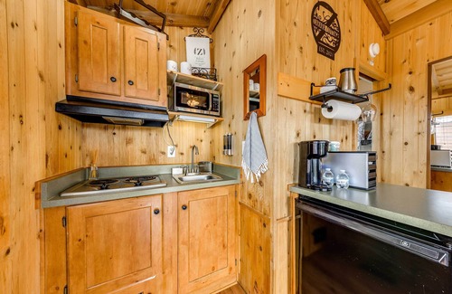 Mayhill Apartment | Tiny Home w/Covered Porch in Cloudcroft Area!