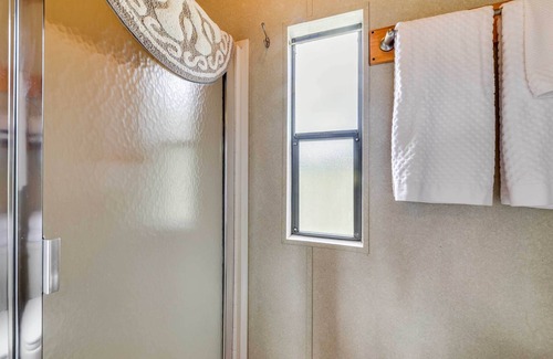 Mayhill Apartment | Tiny Home w/Covered Porch in Cloudcroft Area!