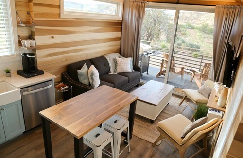Escalante Apartment | Tiny‑Home W/King Bed, Fire Pit & Monument Views