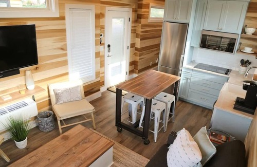 Escalante Apartment | Tiny‑Home W/King Bed, Fire Pit & Monument Views