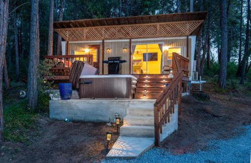 Oakhurst House | Tiny home with spa/firepit/and more
