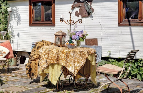 Bad Waldsee House | Tiny Home 'Zirkuswagen' with Private Terrace, Shared Garden and Wi-Fi
