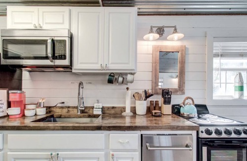 Brazoria Cottage | Tiny Homes on River w/dock, fire pit & game room