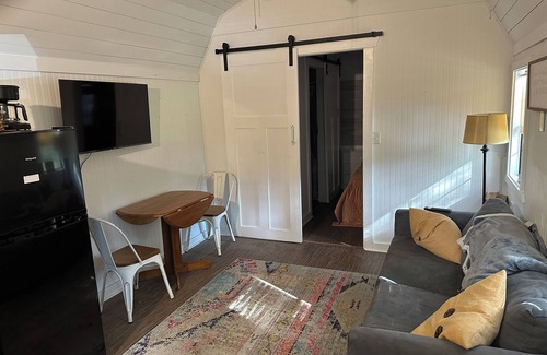 Bethera House | Tiny house 1 bedroom on 12 Acre horse farm