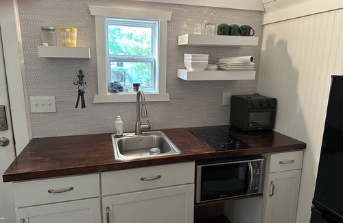 Bethera House | Tiny house 1 bedroom on 12 Acre horse farm