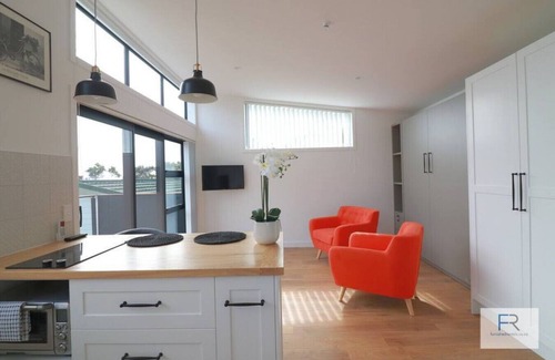 Beach Haven Apartment | Tiny house 136 Rangatira Road, Beach Haven