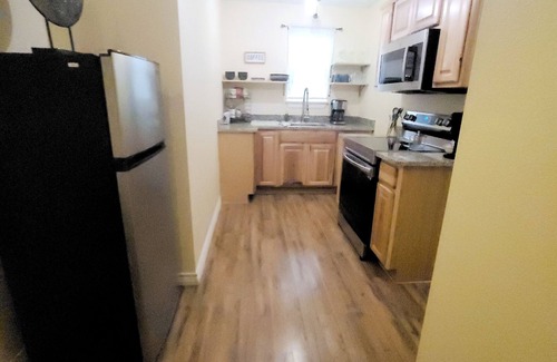 Redwood Apartment | Tiny House 5 min from town,5min to river,4min Santa R hospital