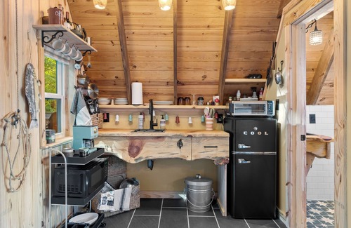 Henderson Cabin | Tiny House at Wishing Creek