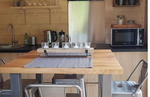 Grendelbruch Apartment | Tiny-house cottage style
