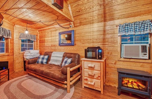 Gatlinburg - Pigeon Forge Cottage | Tiny house experience! Re-discover Life, Love, Self and Peace