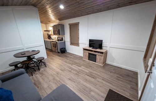 Guntersville Apartment | Tiny House Glamping Retreat- 670+ Acres Private Property on Lake Guntersville