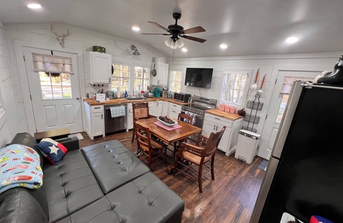 Etoile Cabin | Tiny house in Etoile steps from Lake Sam Rayburn