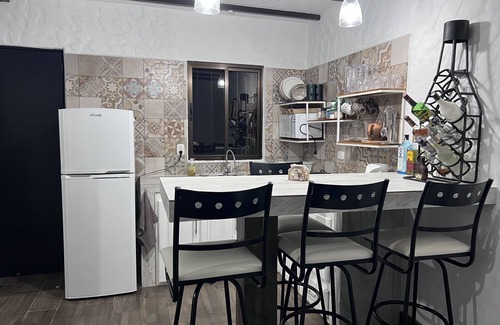 Santa Barbara House | Tiny house in quiet town, in the middle of many beaches, volcanos, water falls.