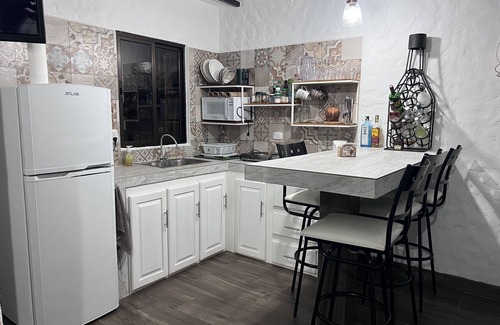 Santa Barbara House | Tiny house in quiet town, in the middle of many beaches, volcanos, water falls.