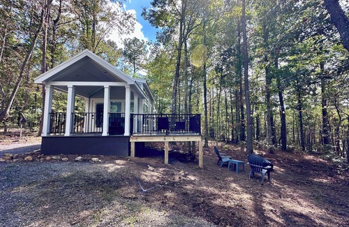Mentone Cottage | Tiny House just minutes from the HEART of MENTONE