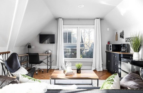 East Side House | Tiny House Living in heart of ATL +secret backyard