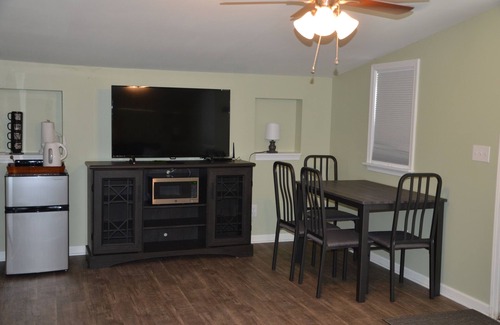 Calhoun Falls Apartment | Tiny house living with Private Lake. (Pet Friendly!)