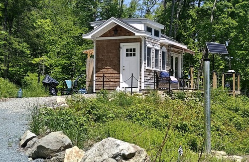 Lower Waterford Cottage | Tiny House Nature Retreat