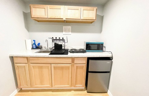 Pinellas Park House | Tiny house No. 3 Charming 1-bedroom, Kitchen in fabulous Pinellas Park with AC