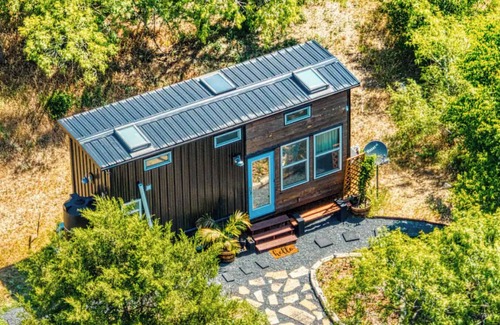Del Valle House | Tiny House On 5 Acres 20 min from Downtown Austin