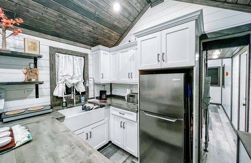 Green Hill Other | Tiny house on Lake with AHMAZING view!