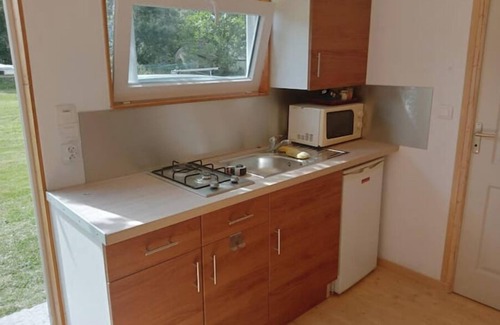 Saint-Roch House | Tiny house under an oak tree