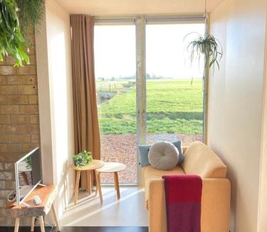 Wirdum Apartment | Tiny house Van hoogspanning naar ontspanning