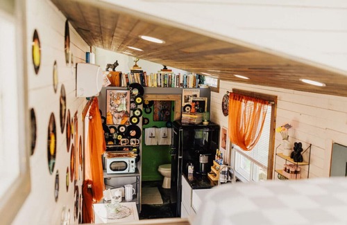 Lincoln House | Tiny house w/Pool on water near Beaches/turf