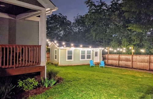 Villa Heights House | Tiny House, Walk to Light Rail and Optimist Food Hall