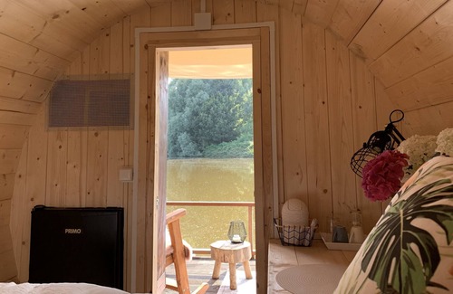 De Rotte Cabin | Tiny house with wood-fired hot tub