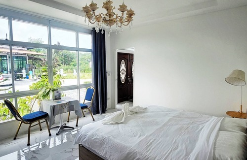 Bang Phai House | Tiny Island Lake Lodge