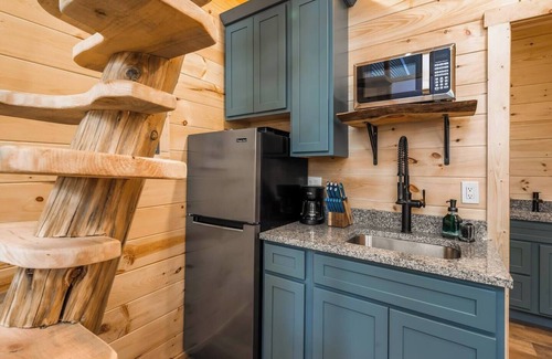 Mayfield House | Tiny Loft | Spider Lake | Sandy Beach | SUP Rental