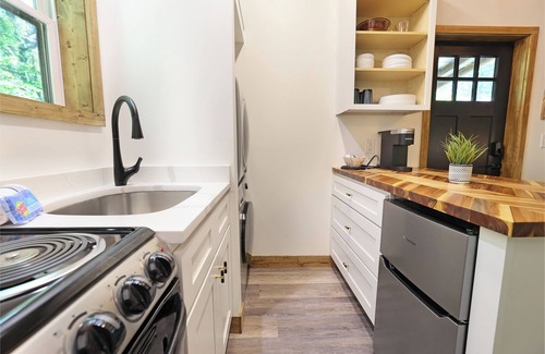 Bynum House | Tiny Tarheel: Cozy Retreat Near UNC-Tiny House