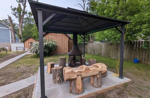 Wasaga Beach House | Tiny Wood Cottage 05
